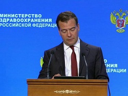 Дмитрий Медведев потребовал: медикам должны деньги, которые не доплачивали последние 5 месяцев